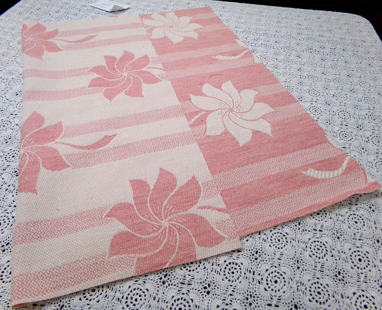Plumeria Pinwheel Floral Vintage Woven Fabric Reversible 22" x 25" Quilt Material