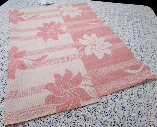 Plumeria Pinwheel Floral Vintage Woven Fabric Reversible 22" x 25" Quilt Material