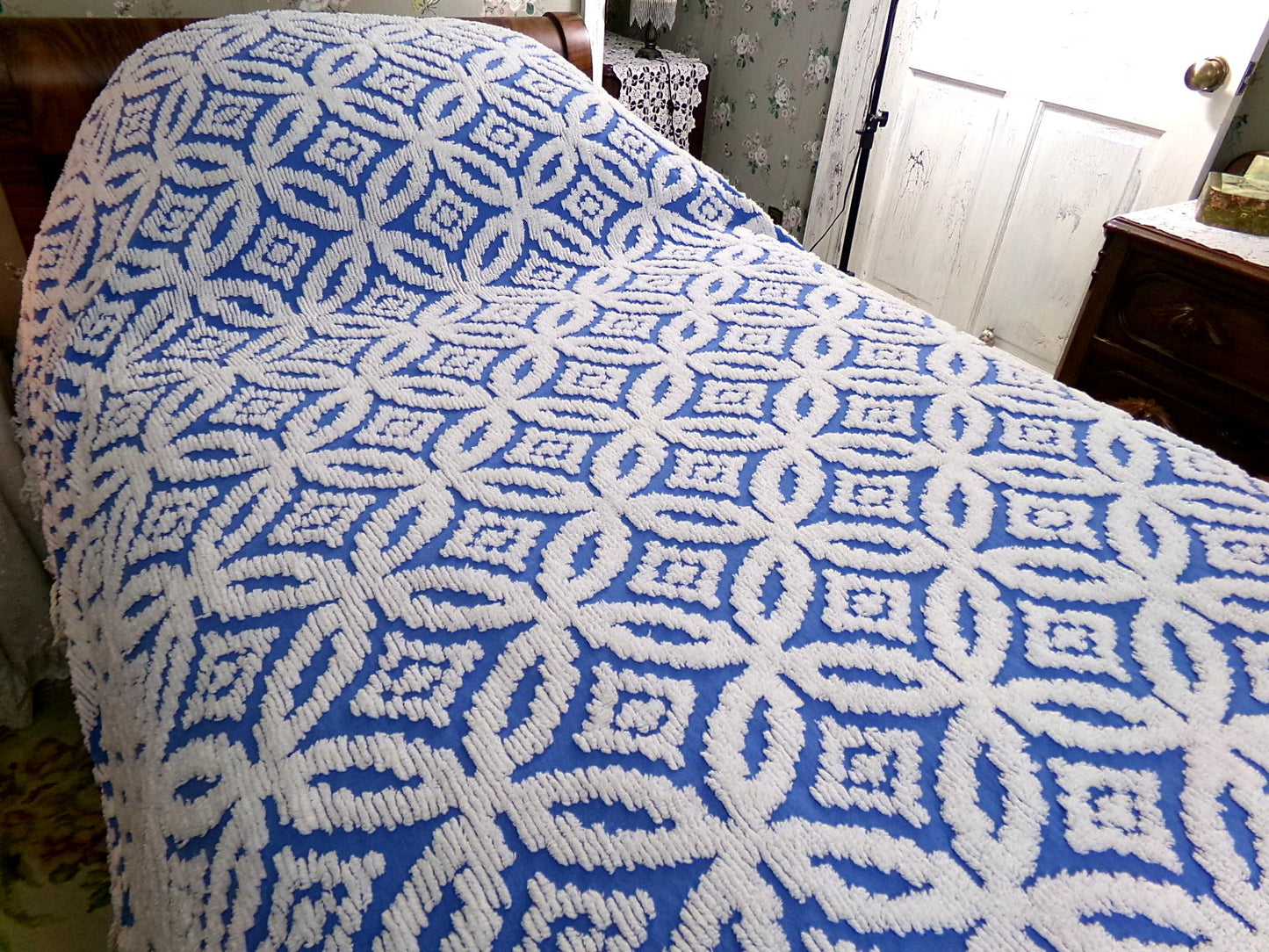 coastal cottage blue vintage chenille bedspread, cobalt & white geometric design, 100% cotton twin size summer coverlet with fringe