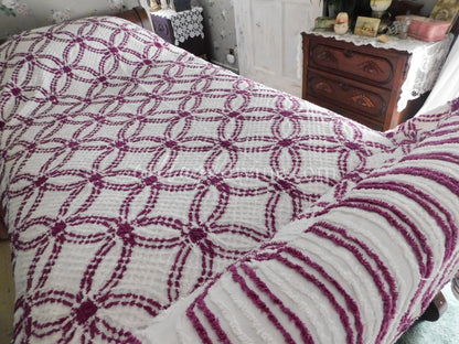 Plum Berry Vintage Chenille Bedspread, Geometric Wedding Ring Pattern, Full Size Bedding