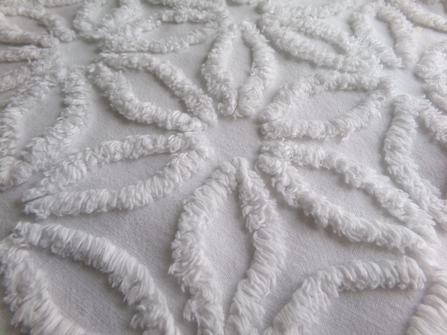 modern daisy vintage chenille fabric, versatile white quilt material, 20" x 24" inch piece for sewing, crafts & quilting