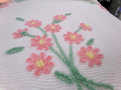 vintage chenille bedspread: scattered pink daisies on white cotton, full size lightweight summer coverlet, ruffle skirt