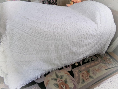 White Swirl Vintage Chenille Bedspread, Cotton Full Size Bedding, Accent Fringe