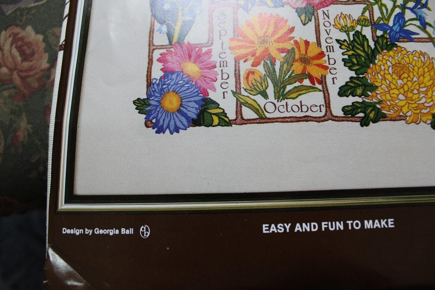 FLOWERS of the MONTH Vintage Crewel Embroidery Kit Floral Paragon Stitchery 0704