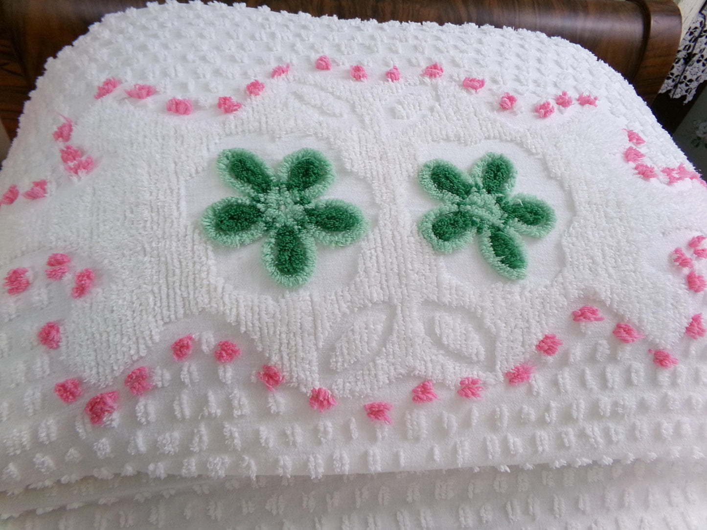 Summer Vintage Chenille Bedspread, Candy Floral Wreath on White w/ Accent Fringe, Full Size Cotton Bedding