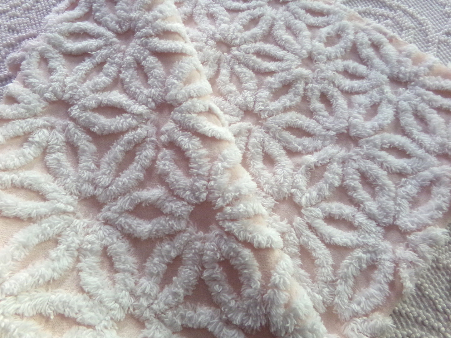 Delicate Pink & White Daisy Vintage Chenille Bedspread Fabric, Plush Sewing Quilt Material 18" x 24"