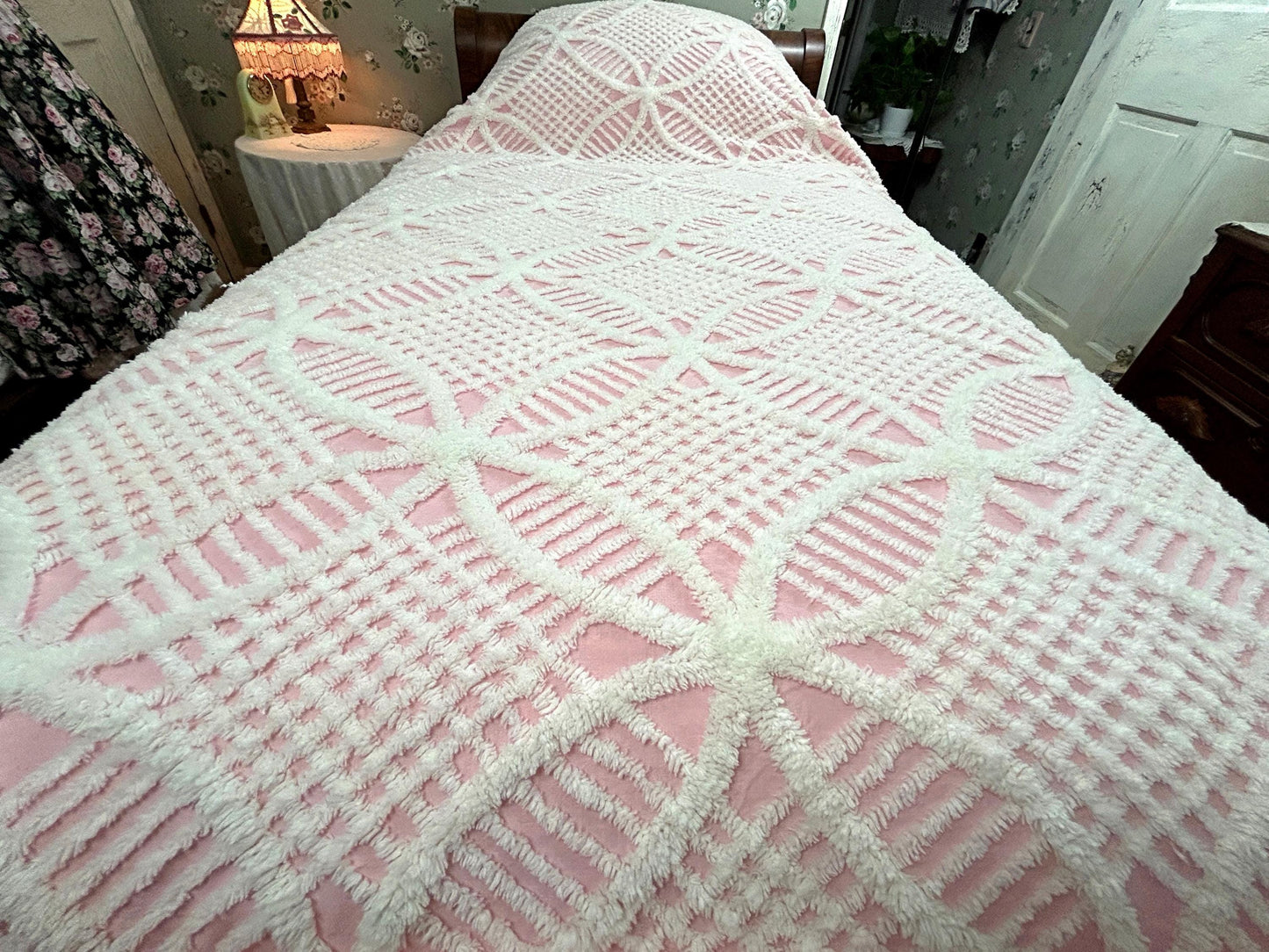 Vintage Chenille Bedspread Pink White Wedding Ring Pattern Cottage Farmhouse
