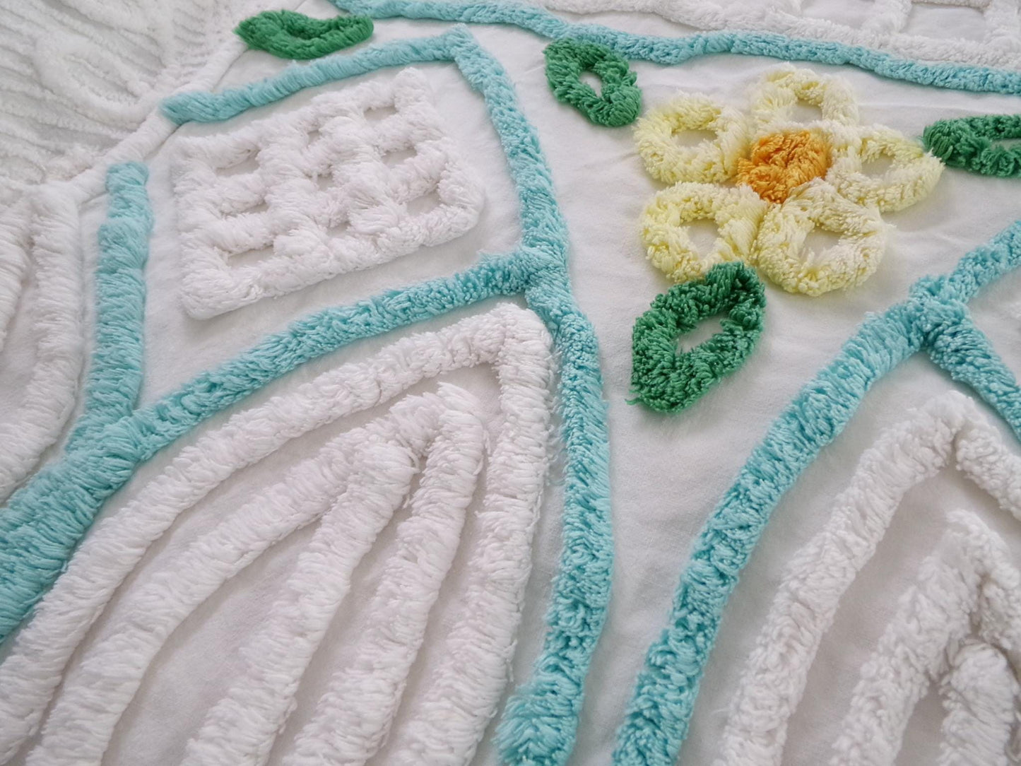 Plush White Vintage Chenille Fabric Cathedral Floral Design 20x24"