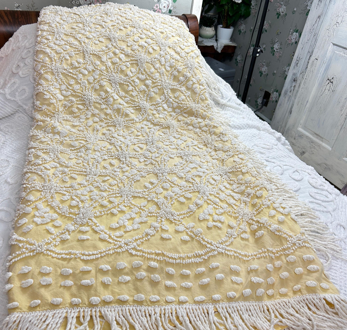 Vintage Chenille Bedspread, Sunny Yellow Dense Tufted Starbursts, Full Sz