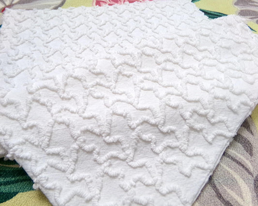 White Squiggle Vintage Chenille Bedspread Fabric Texturized 3D 18x24" Quilt