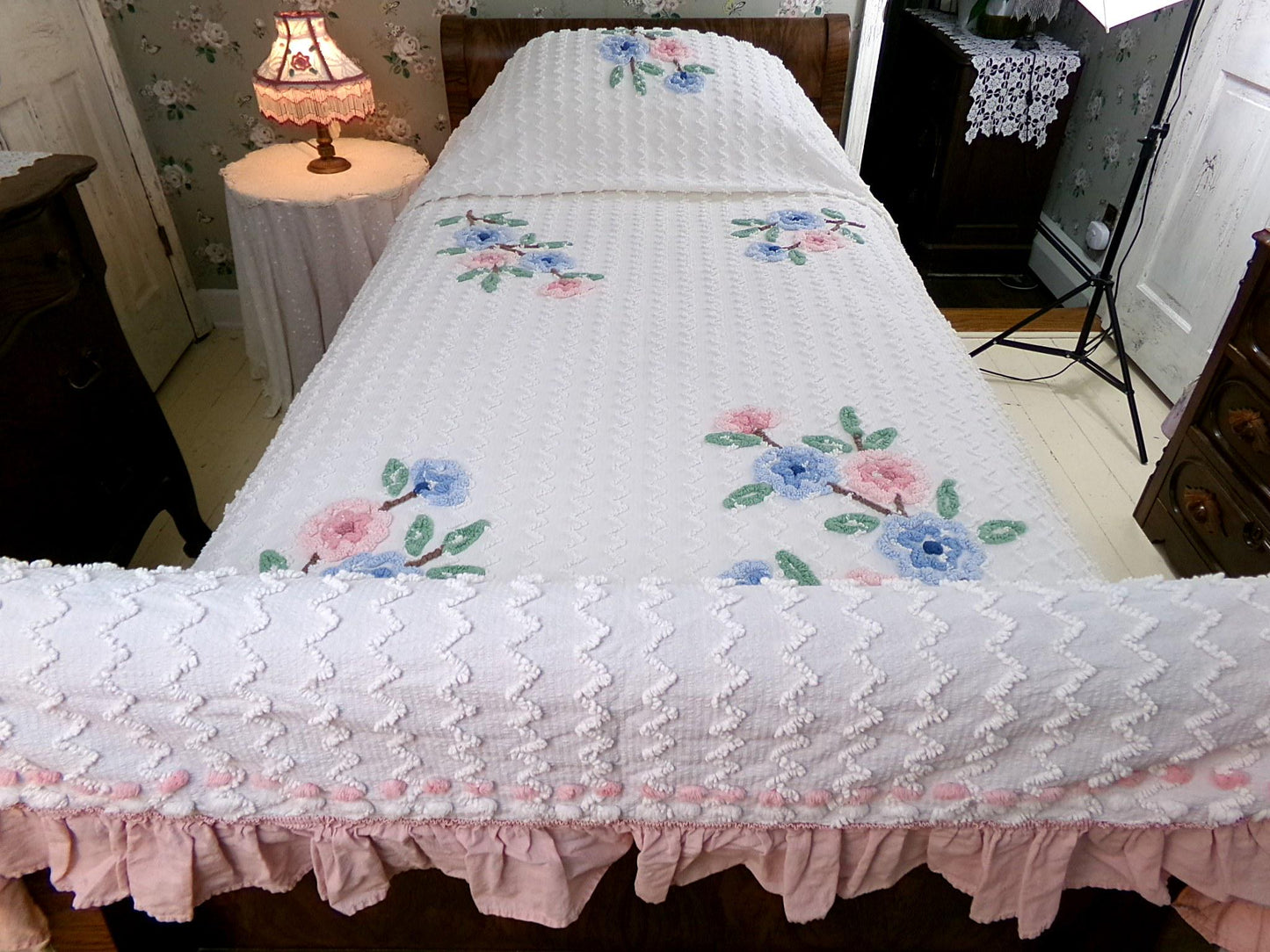 summer vintage chenille bedspread, lightweight white cotton seersucker with flowers & pink ruffle trim, twin size coverlet
