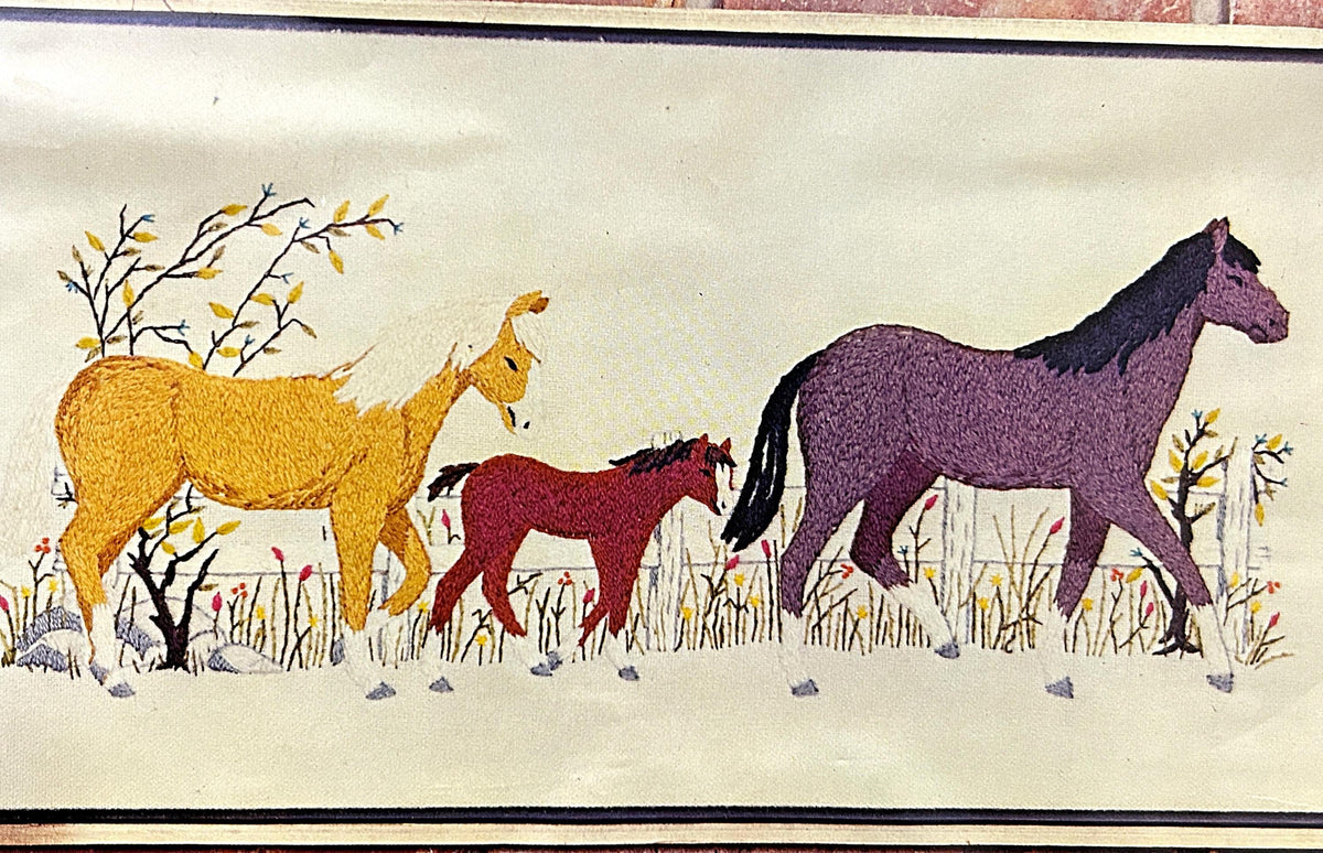 PROMENADE Crewel Stitchery Kit Horse Family Vintage Paragon 0625 Embroidery