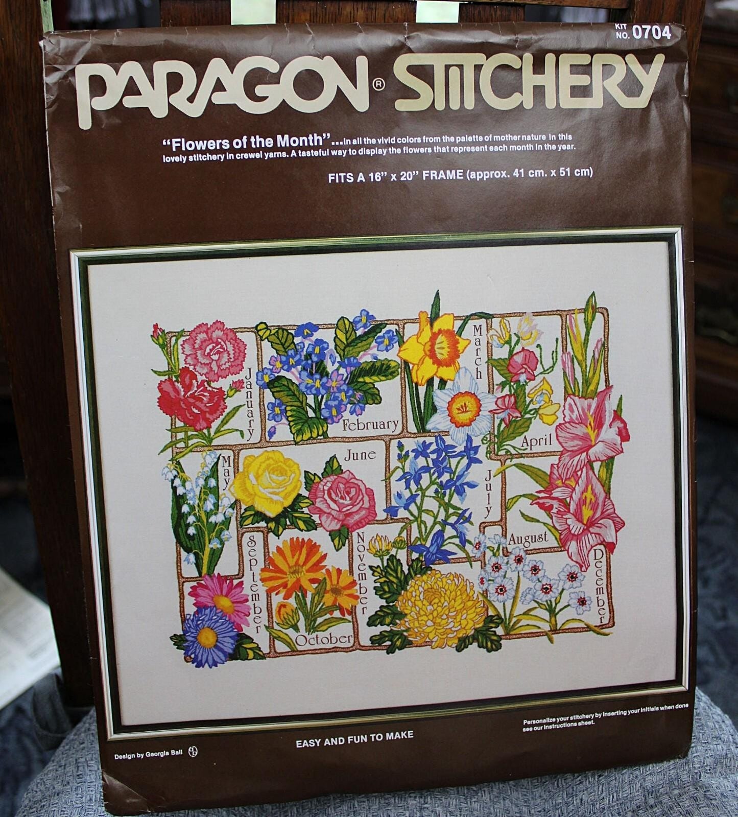 FLOWERS of the MONTH Vintage Crewel Embroidery Kit Floral Paragon Stitchery 0704