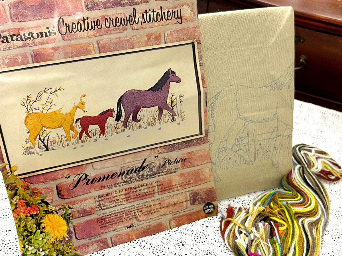PROMENADE Crewel Stitchery Kit Horse Family Vintage Paragon 0625 Embroidery