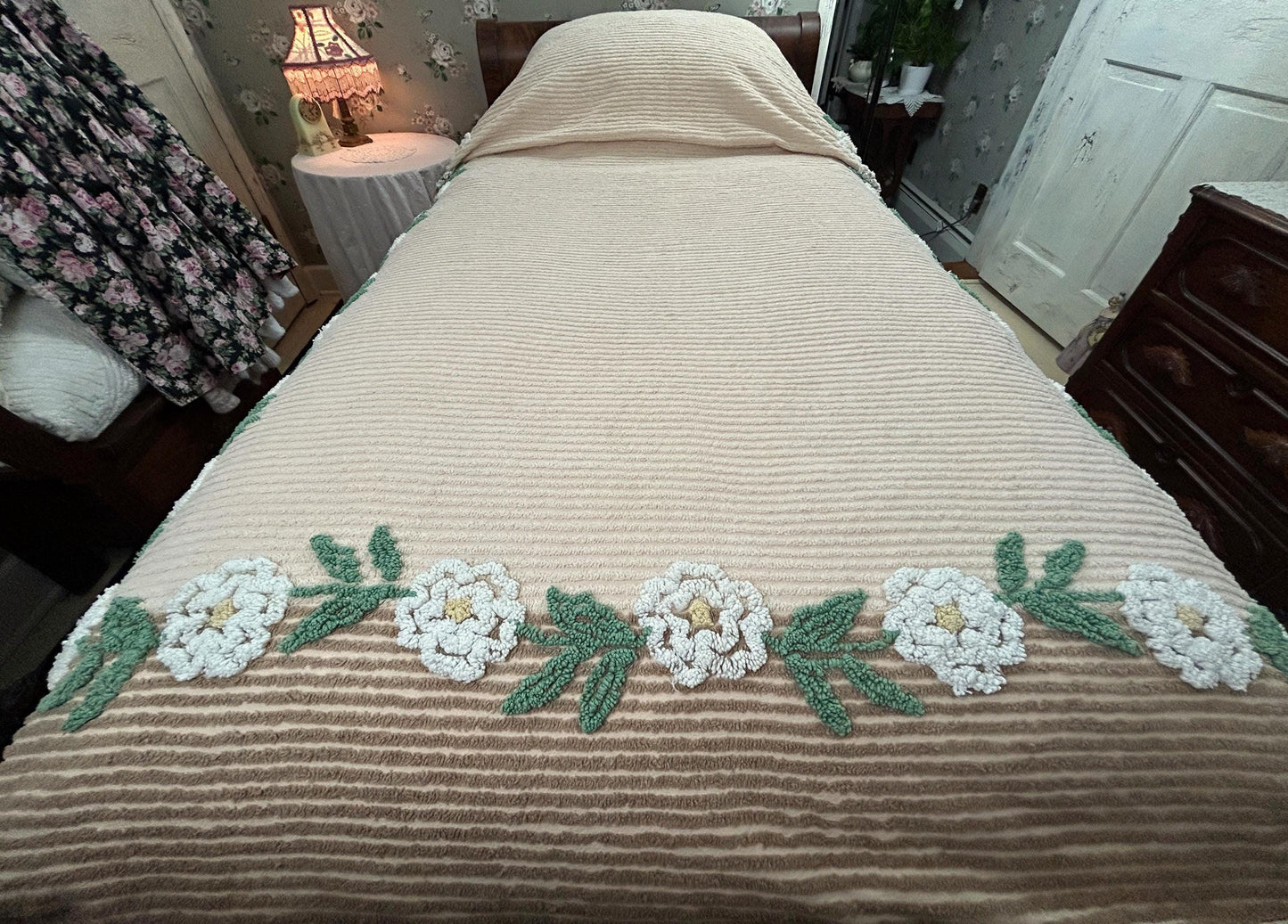 Vintage Chenille Bedspread Neutral Tan White Floral Rose Vine Cottage Farmhouse, FULL Sz