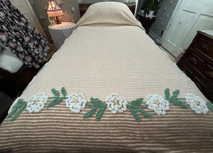 Vintage Chenille Bedspread Neutral Tan White Floral Rose Vine Cottage Farmhouse, FULL Sz