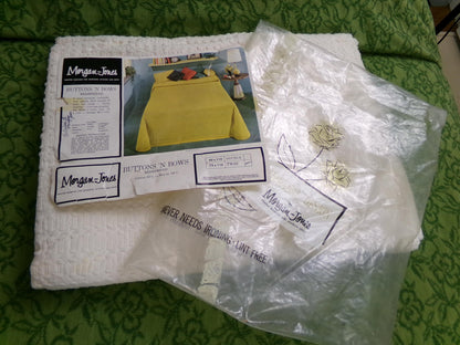 Vintage Morgan Jones Chenille Bedspread, White Buttons 'n Bows Texture TWIN Sz Bedding