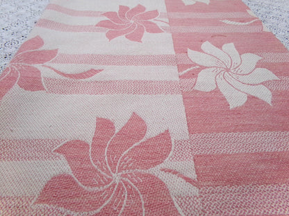 Plumeria Pinwheel Floral Vintage Woven Fabric Reversible 22" x 25" Quilt Material