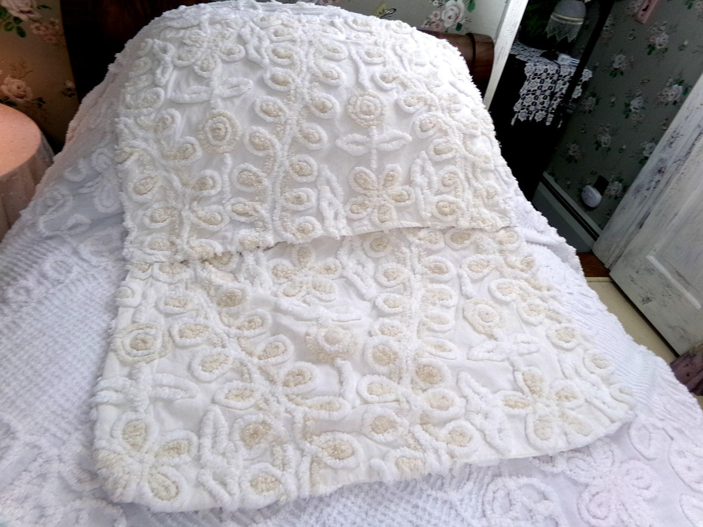 canyon group vintage chenille pillow sham, cream wedding cake design with envelope back, SINGLE, not a pair