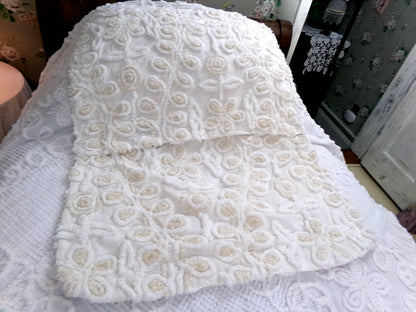 canyon group vintage chenille pillow sham, cream wedding cake design with envelope back, SINGLE, not a pair