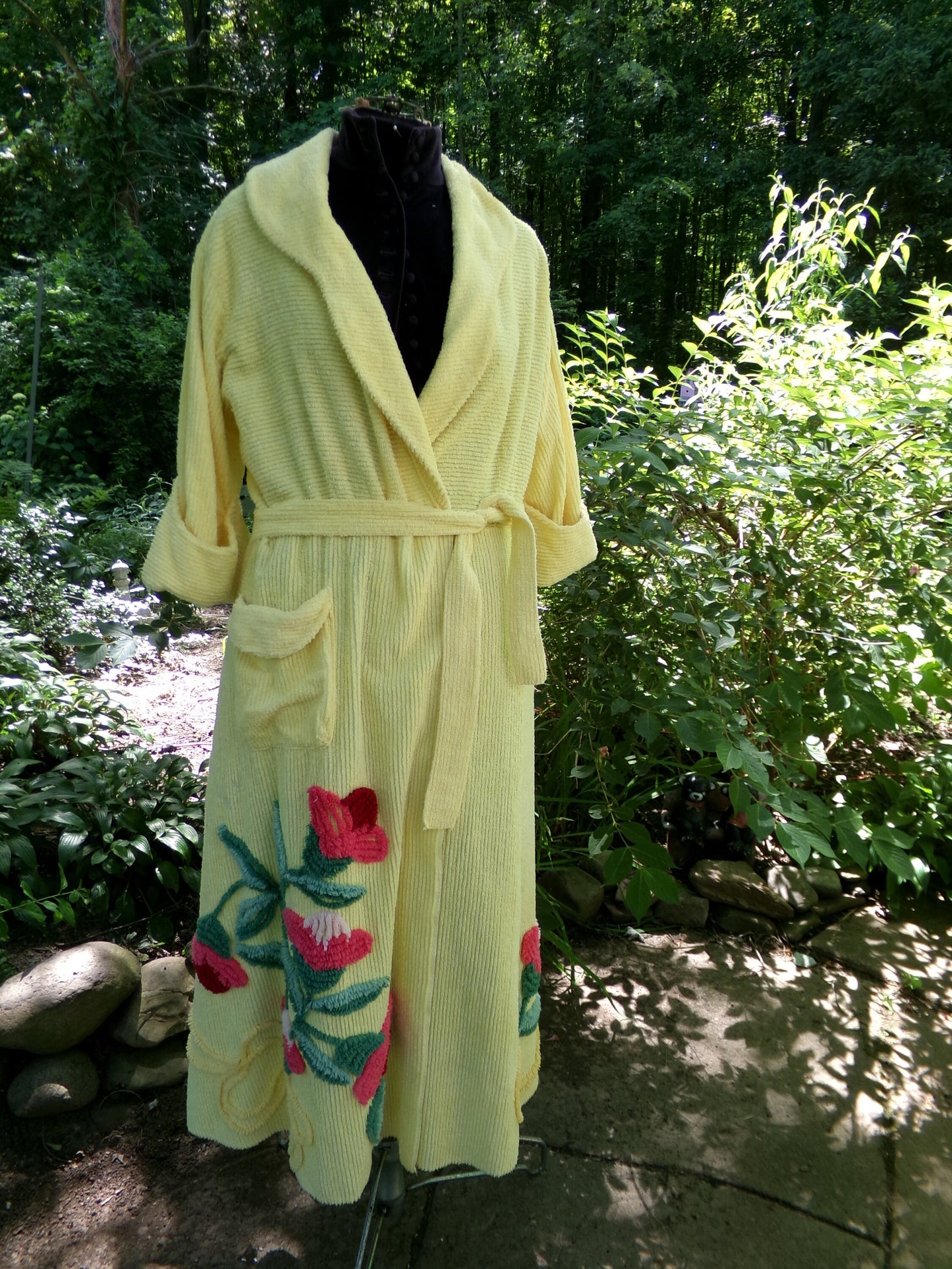 gorgeous vintage chenille robe, ladies floral tufted bathrobe in sunglow yellow, fit 'n flare, half sleeves, est size medium