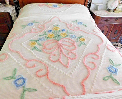 Cottage Style vintage Chenille Bedspread, Sculpted Florals Scalloped Hem, FULL Sz