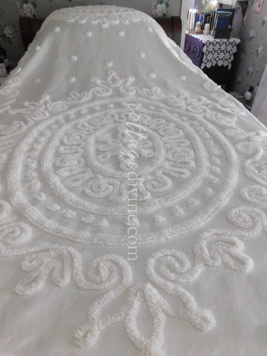 Fabulous Creamy White Satin & Chenille Vintage Bedspread, Twin, Everwear