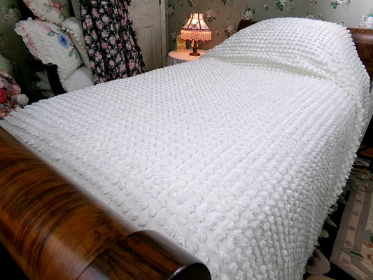 Vintage White Chenille Bedspread | Popcorn Dot Texture | Minimalist Farmhouse Cottage Decor TWIN Coverlet