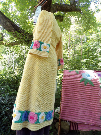 Vintage Ladies Robe, Plush Lollipop Roses on Cheerful Yellow, Retro Chenille Bedspread Bathrobe, Very Small