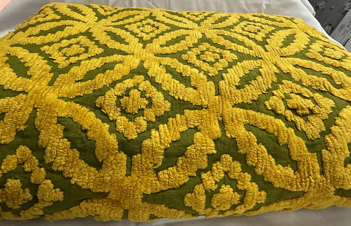 Avocado Olive Green Vintage Chenille Bedspread Boho Gold Wedding Rings, FULL Size NOS