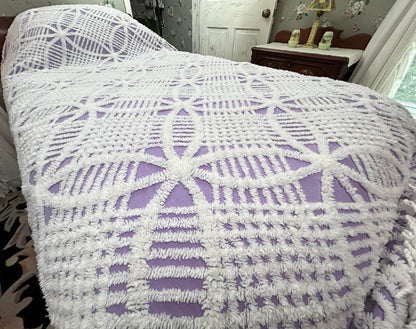 Lavender & White Vintage Chenille Bedspread Geometric Wedding Rings, TWIN Sz