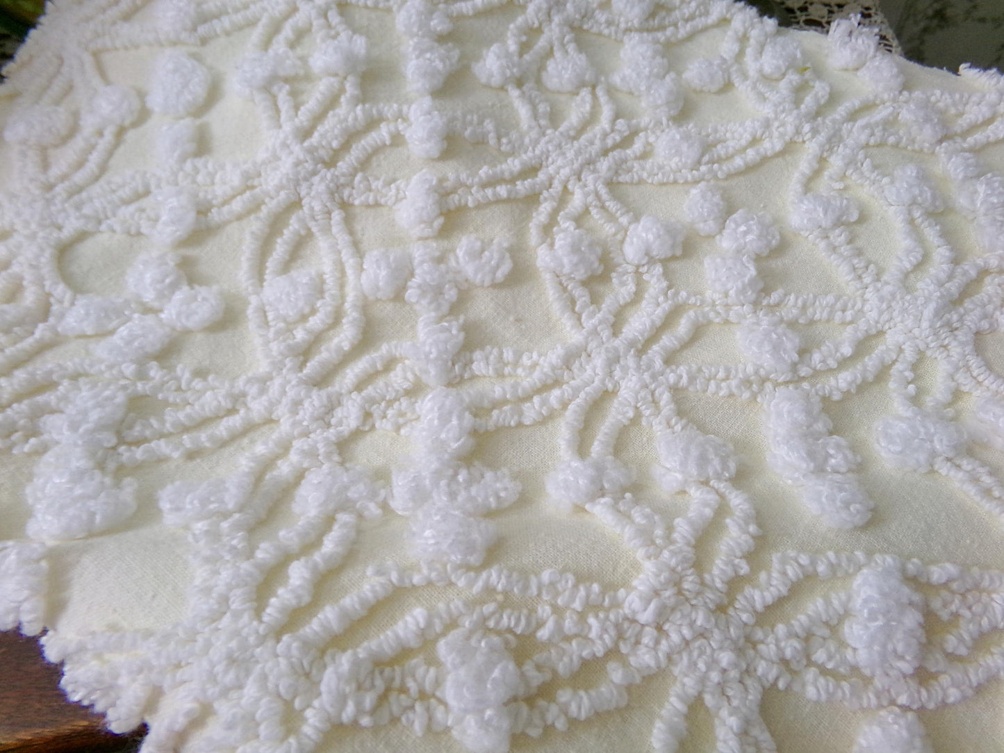 Vintage Chenille Bedspread Fabric Tufted Snowflake Starburst Bobble Design 20 x 24"