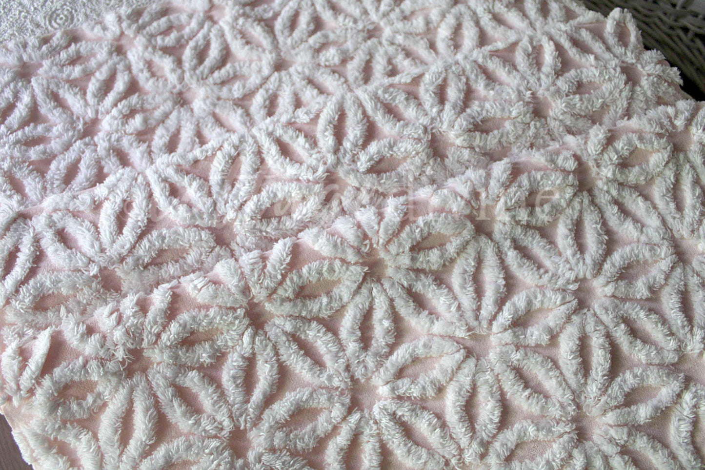 Delicate Pink & White Daisy Vintage Chenille Bedspread Fabric, Plush Sewing Quilt Material 18" x 24"