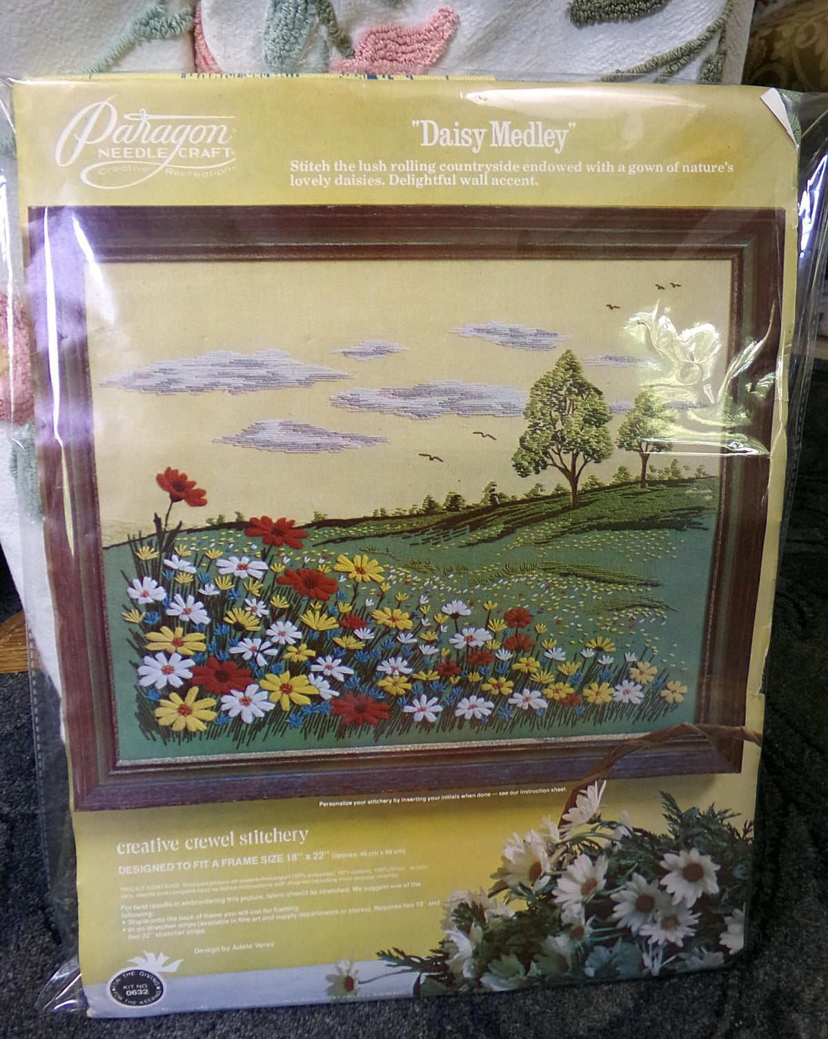 DAISY MEDLEY Vintage Crewel Stitchery Kit, Boho Paragon 0632 Embroidery