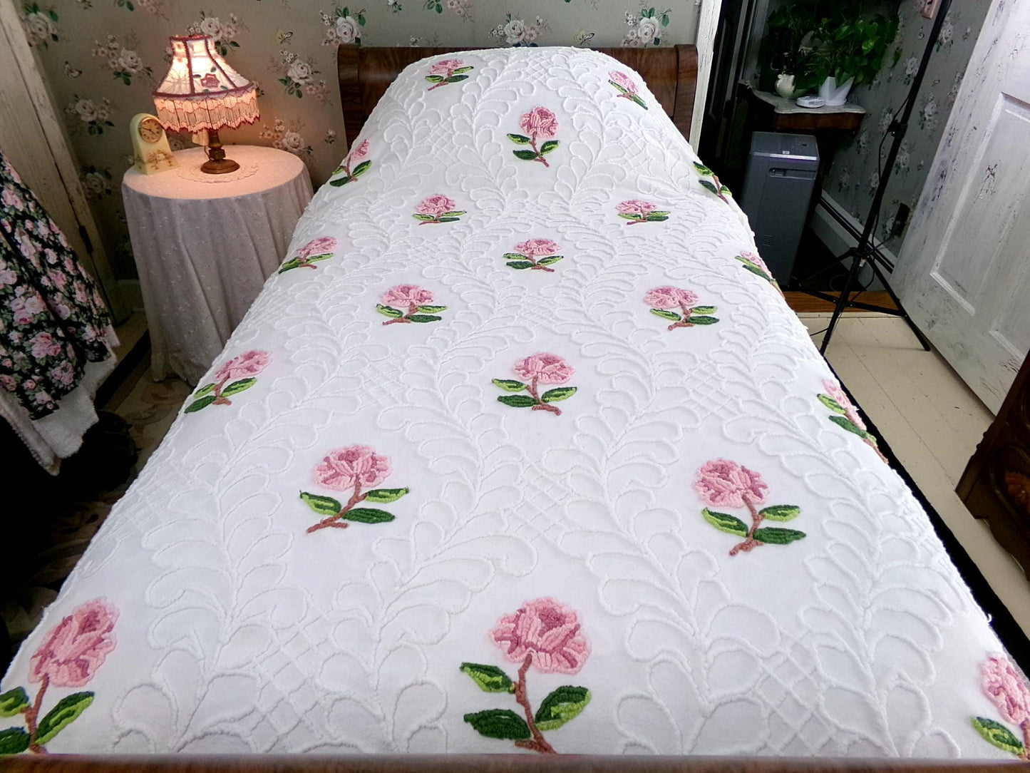 Pink Rose Vintage Chenille Bedspread, White Cotton Full Size Bedding, Accent Fringe