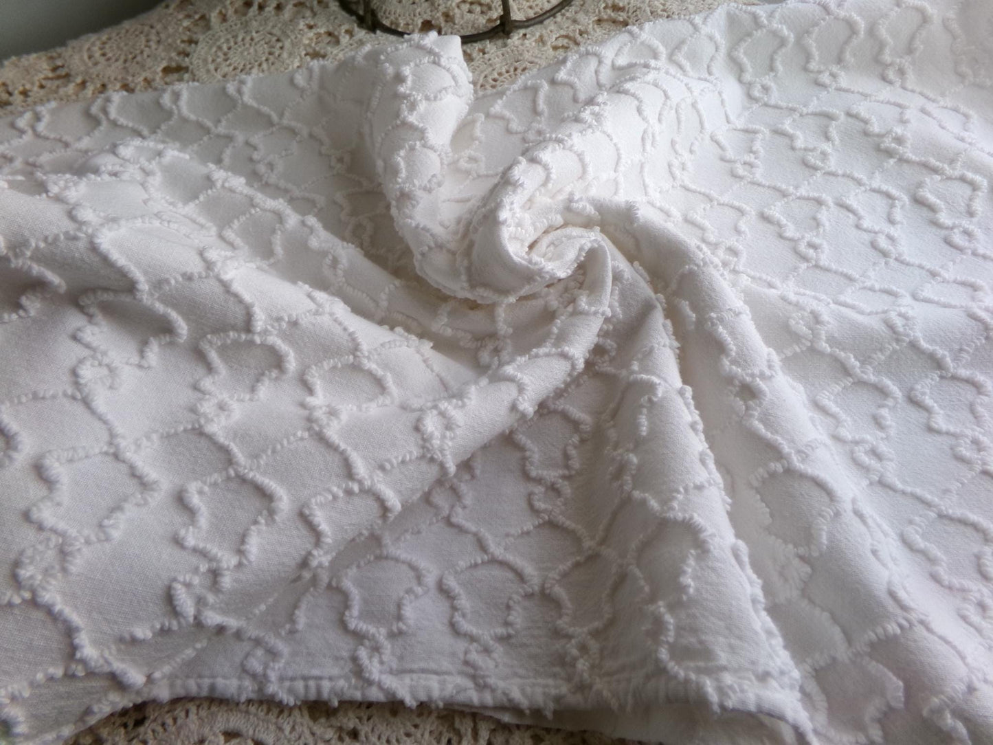 textured white chenille fabric, chain link design with pink bead tuft edge, 20" x 25" inches, ideal quilt sewing material
