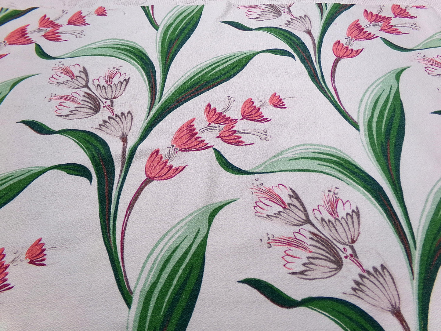 BOTANICAL Barkcloth Vintage Fabric, Tropical Leafy Florals on White, 1940s sewing material, 19" x 29"