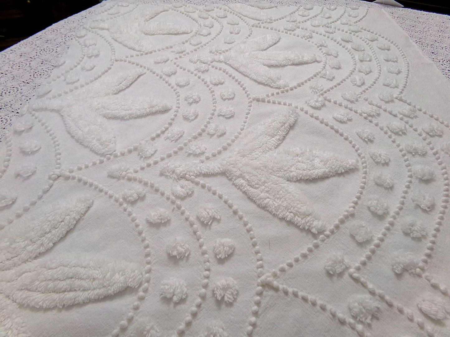 Vintage Chenille Fabric Dimensional Scallop Fan Leaf Design 22x23"