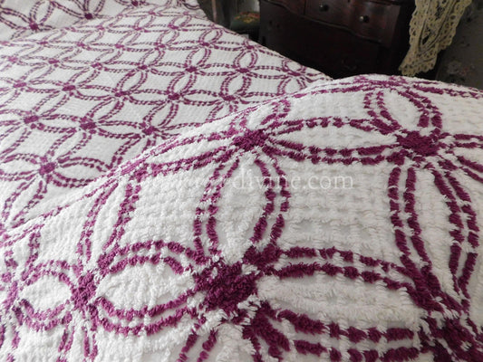Plum Berry Vintage Chenille Bedspread, Geometric Wedding Ring Pattern, Full Size Bedding