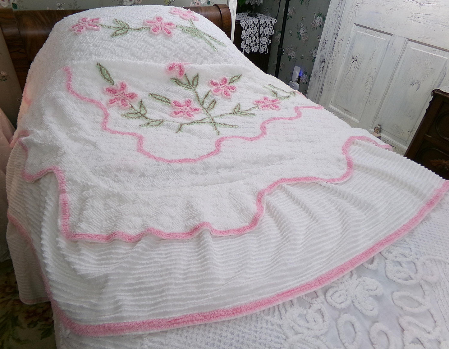vintage white & pink chenille bedspread, climbing cottage flowers on a vine, full size cotton summer bedding w/ ruffle skirt