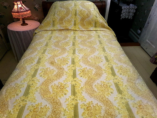 Bates Cut Velvet Bedspread Vintage Tapestry Style Chenille Full Size Gold Fringe