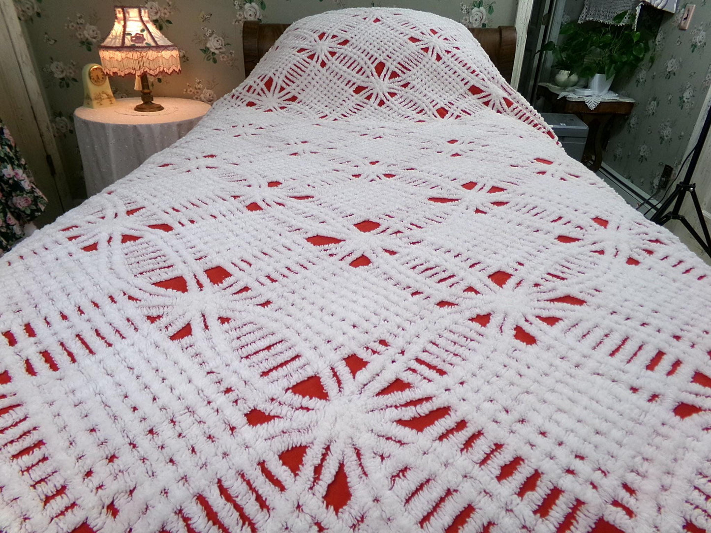 Red Vintage Chenille Bedspread Tufted White Full Size 100% Cotton Bedding, Fringe