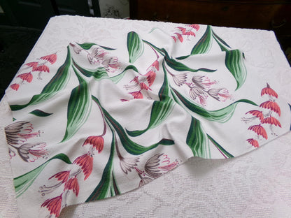 BOTANICAL Barkcloth Vintage Fabric, Tropical Leafy Florals on White, 1940s sewing material, 19" x 29"