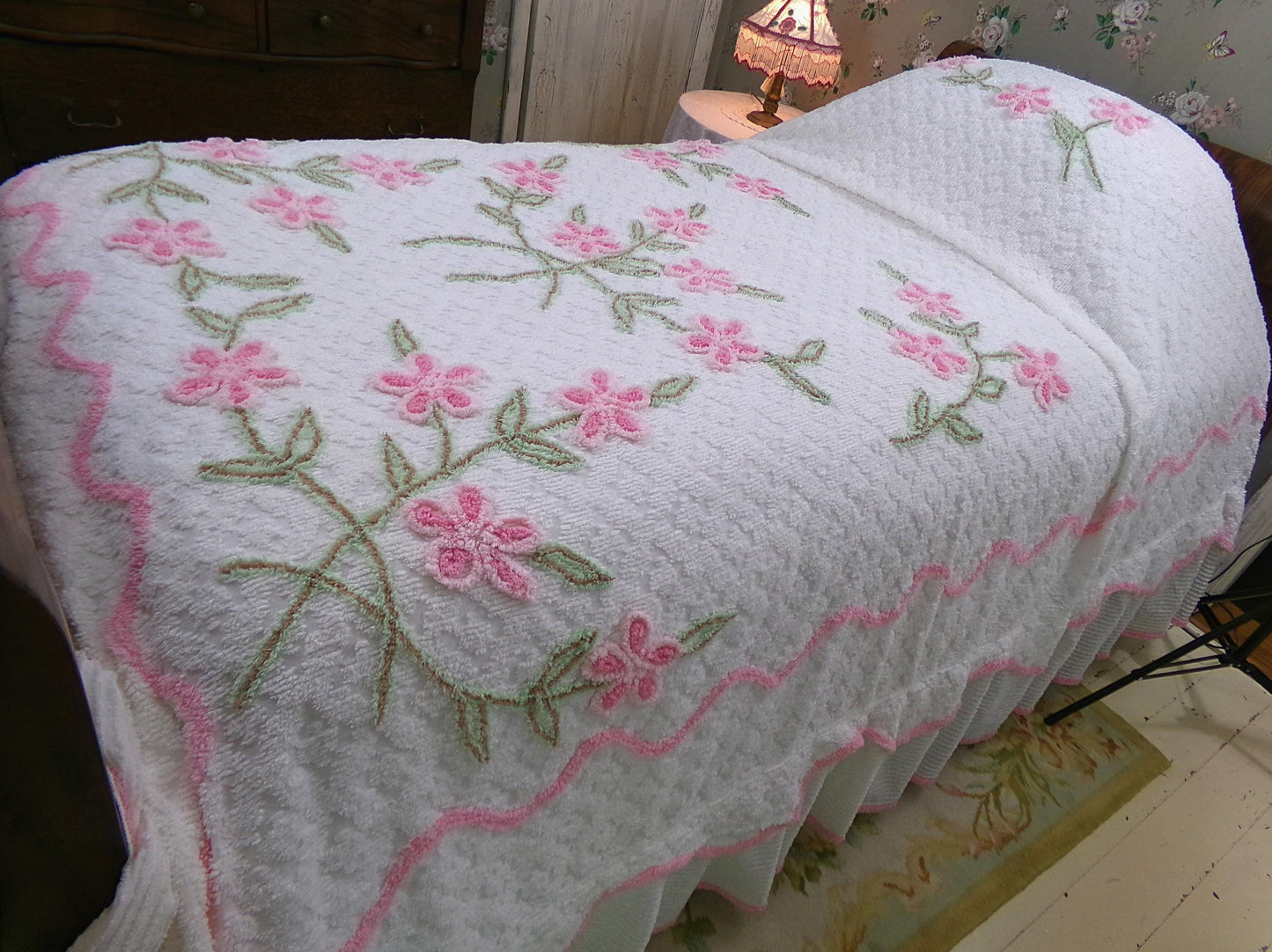 vintage white & pink chenille bedspread, climbing cottage flowers on a vine, full size cotton summer bedding w/ ruffle skirt
