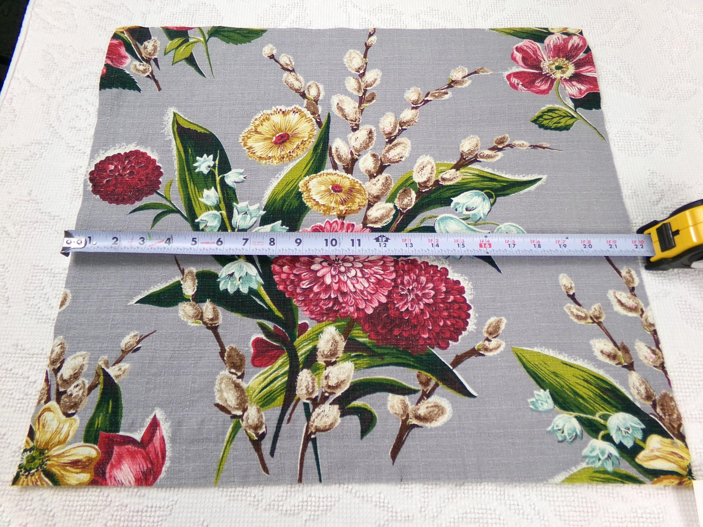 Pussy Willow Dahlia Bouquet Vintage 1940s Barkcloth Fabric Botanical Floral 21" x 19" Piece