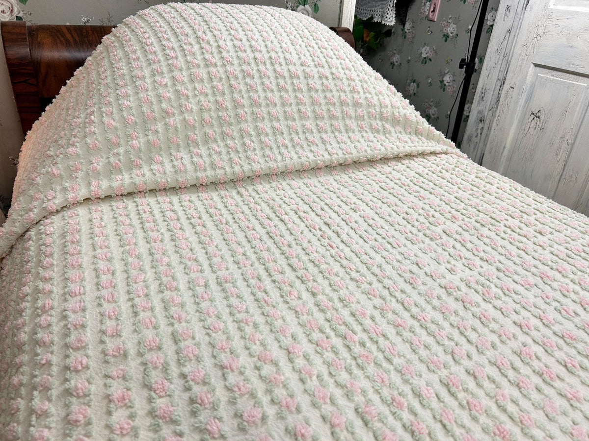 Vintage Pink Rosebud Chenille Bedspread Shabby Cottage Fringe Coverlet Full/Queen