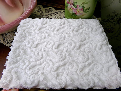 Vintage White Chenille Fabric Interlocking Infinity Eternity Symbol Pattern, 18" x 24"