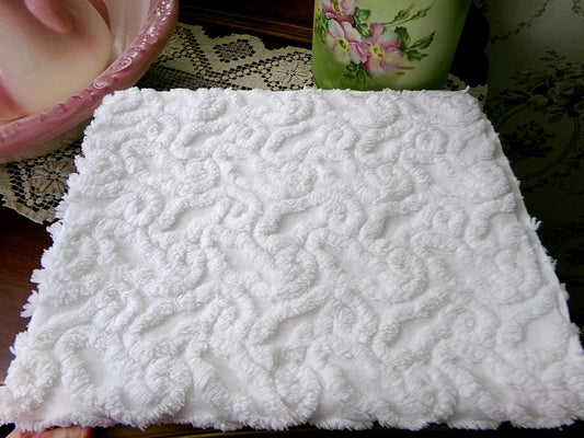 Vintage White Chenille Fabric Interlocking Infinity Eternity Symbol, 18x24"