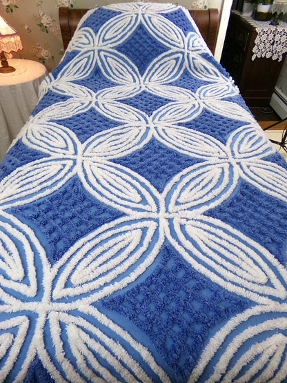 coastal style vintage chenille bedding, full size cotton bedspread in dramatic blue & white wedding ring design