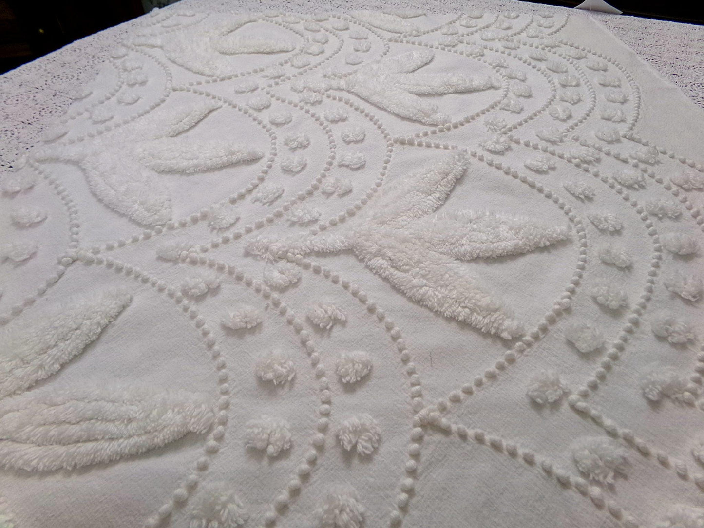 Vintage Chenille Fabric Dimensional Scallop Fan Leaf Design 22x23"